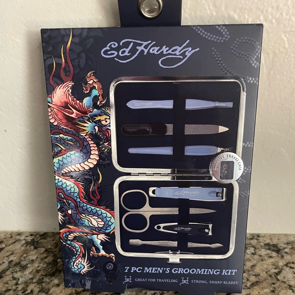New Ed Hardy Men’s Grooming Kit